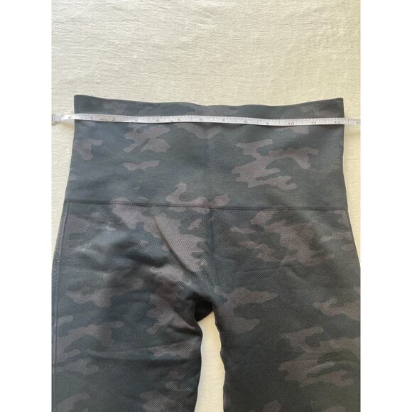 SPANX Look At Me Now Black Gray Camo Leggings Size Small - Picture 8 of 12